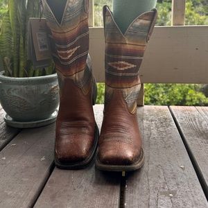 Ariat Womens boots 9.5 NIB